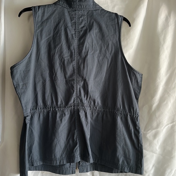 Brand New Gap cargo vest - Picture 2 of 5